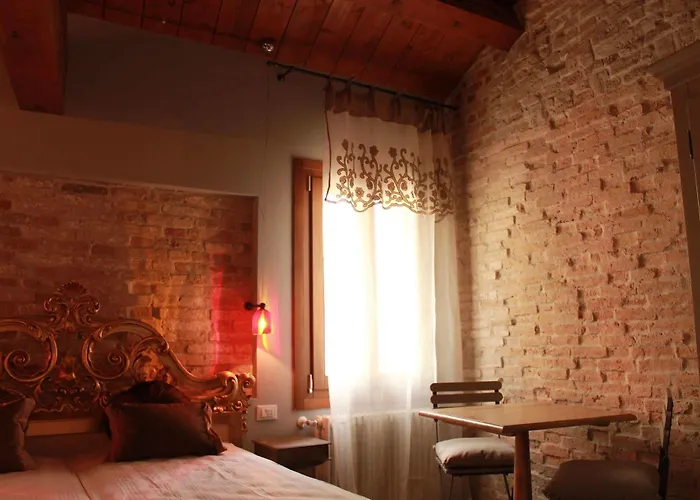 Rosso Charm Bed and Breakfast Βενετία