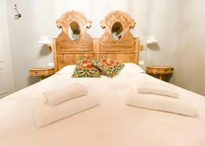 Rosso Charm Bed and Breakfast Βενετία