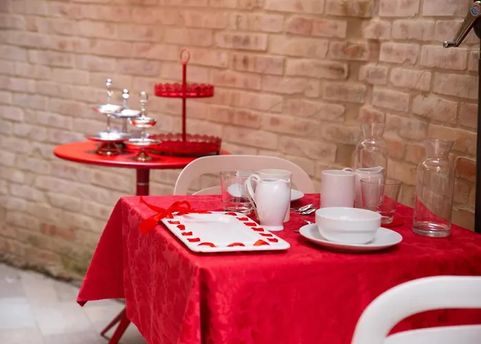 Rosso Charm Bed and Breakfast Βενετία