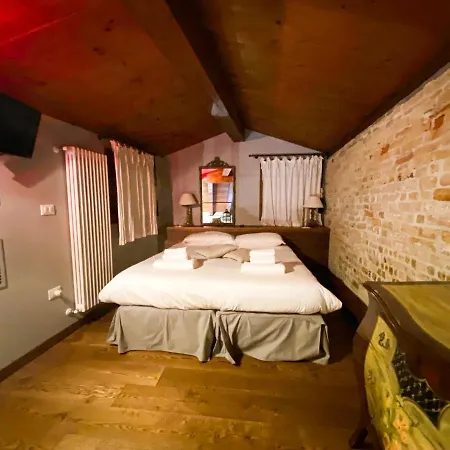 ロッソ チャーム B＆b ベッド・アンド・ブレックファスト 3*