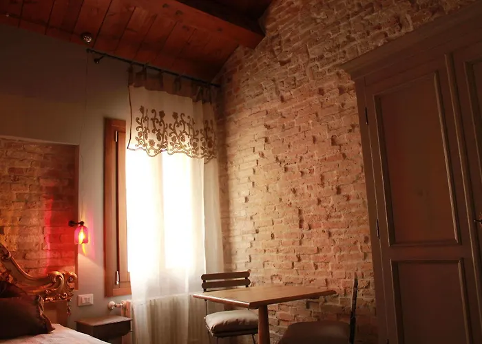 Rosso Charm Венеция