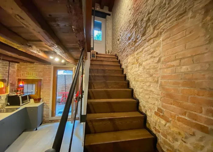 Rosso Charm Венеция