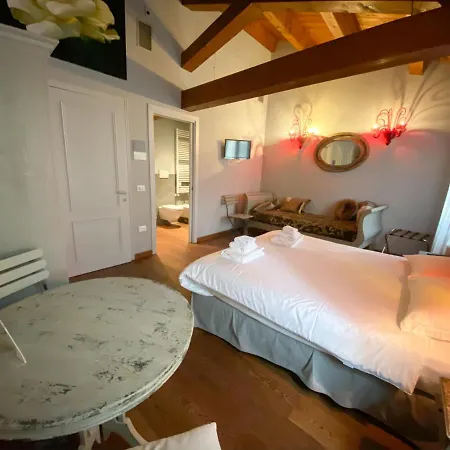 Rosso Charm 3* Venezia